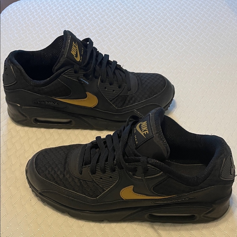 Nike Air Max 90 Sneakers